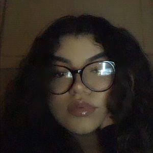 Meet your Posher, Celeste